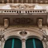 ...e da due pregevoli statue, una cariatide e un telamone, in cui si riconosce la maestria dell�architetto e scultore Luigi Colonna